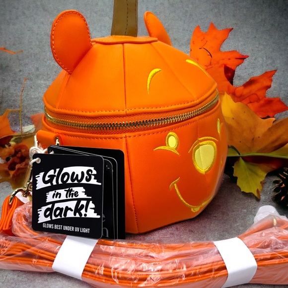 Winnie the Pooh Pumpkin Glow Crossbody Bag - Picture 5 of 8